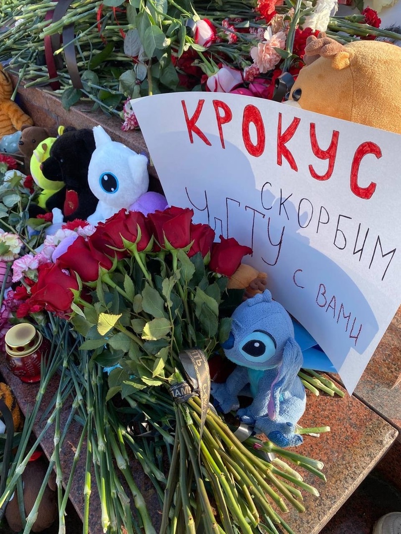 Преподаватели, сотрудники и студенты УлГТУ почтили память жертв теракта в «Крокус Сити Холле»